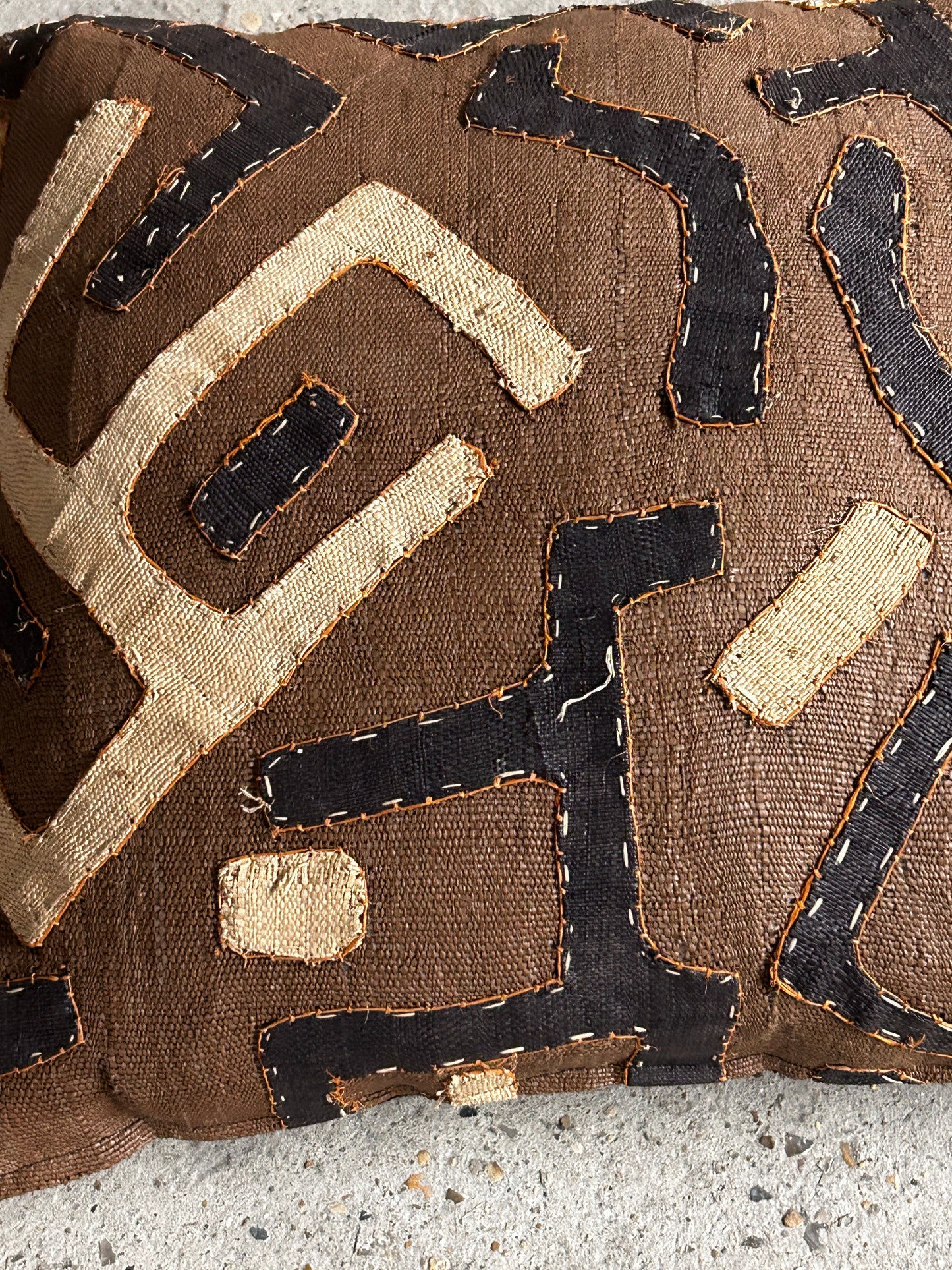 Kuba cloth cushion (46.01)
