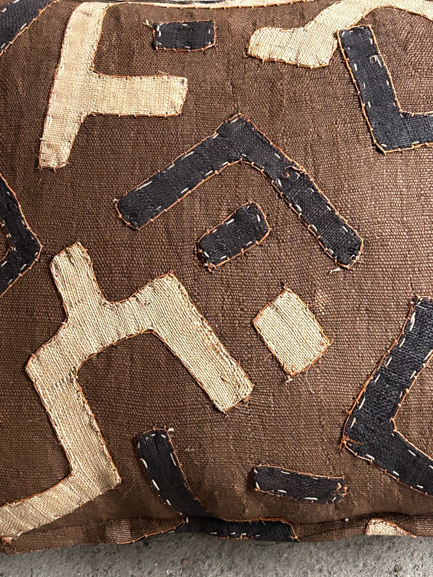 Kuba cloth cushion (46.02)