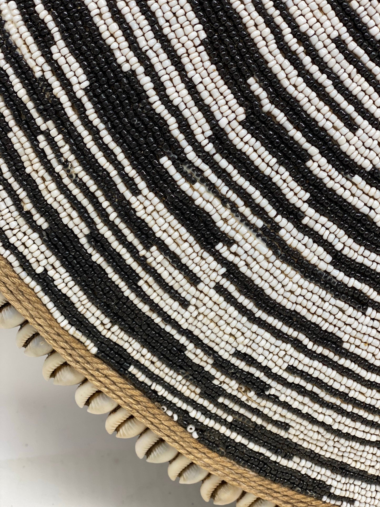 Cameroon Shield - L - 55cm - Black & White