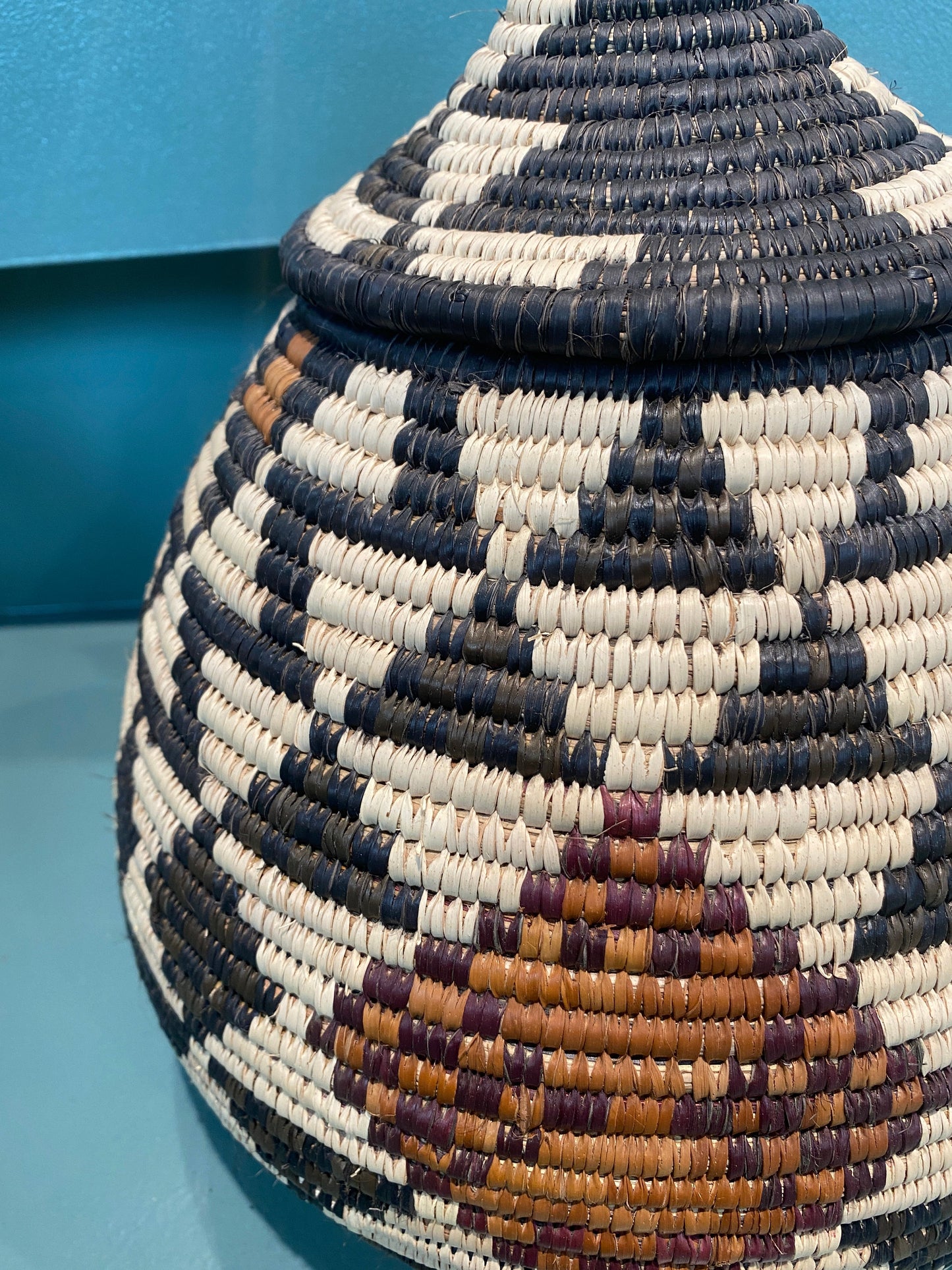 Zulu Ukhamba - traditional basket (22.2)