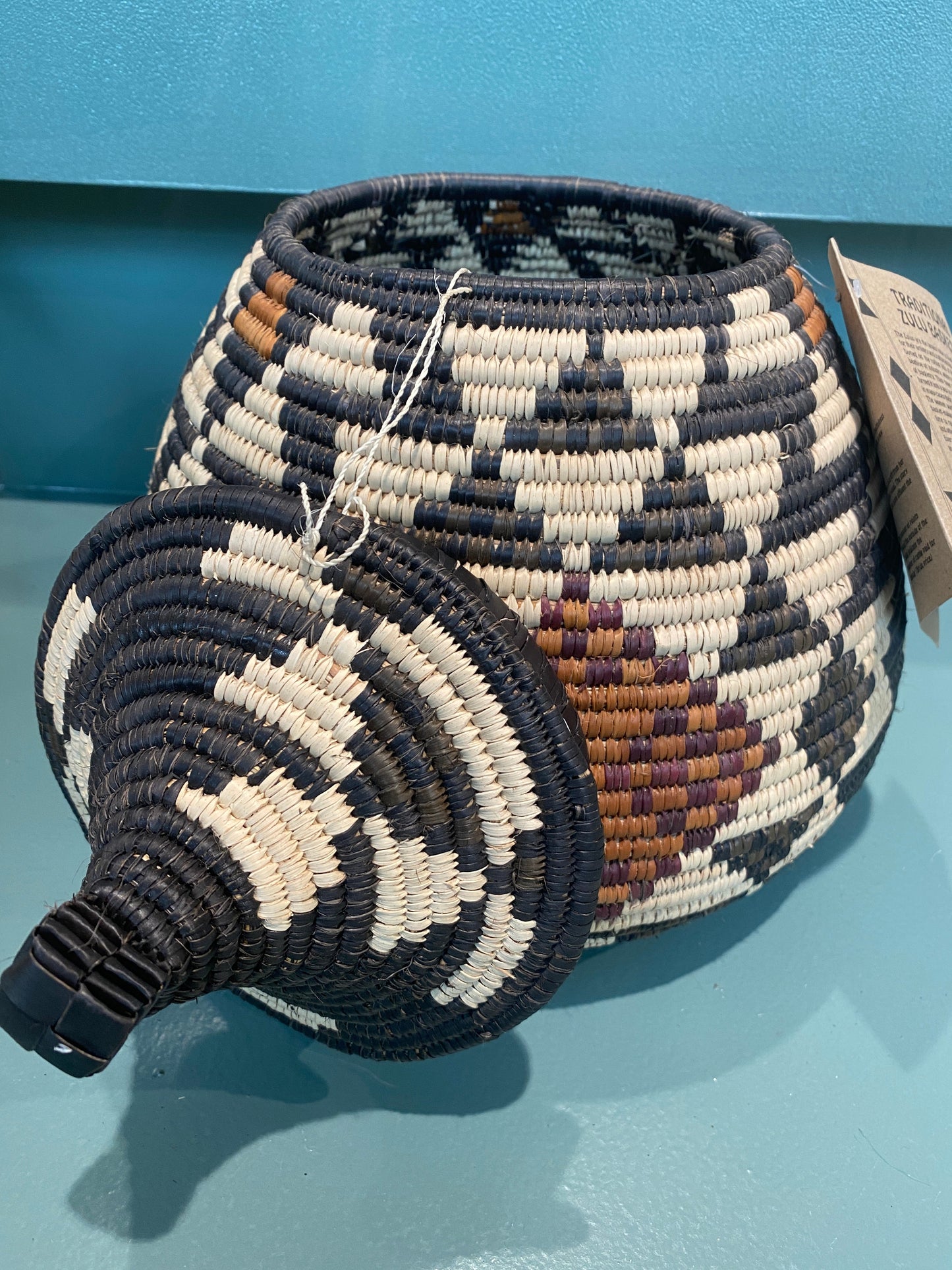 Zulu Ukhamba - traditional basket (22.2)