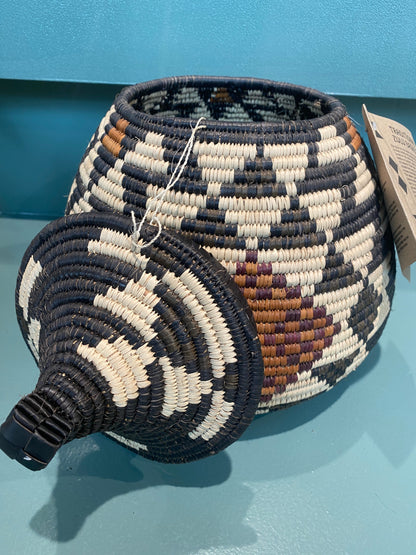 Zulu Ukhamba - traditional basket (22.2)