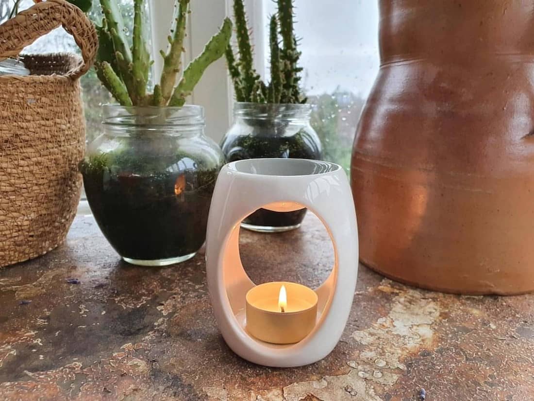 Wax Melt Starter Kit – Burner, Soy Tealight & Scented Melt