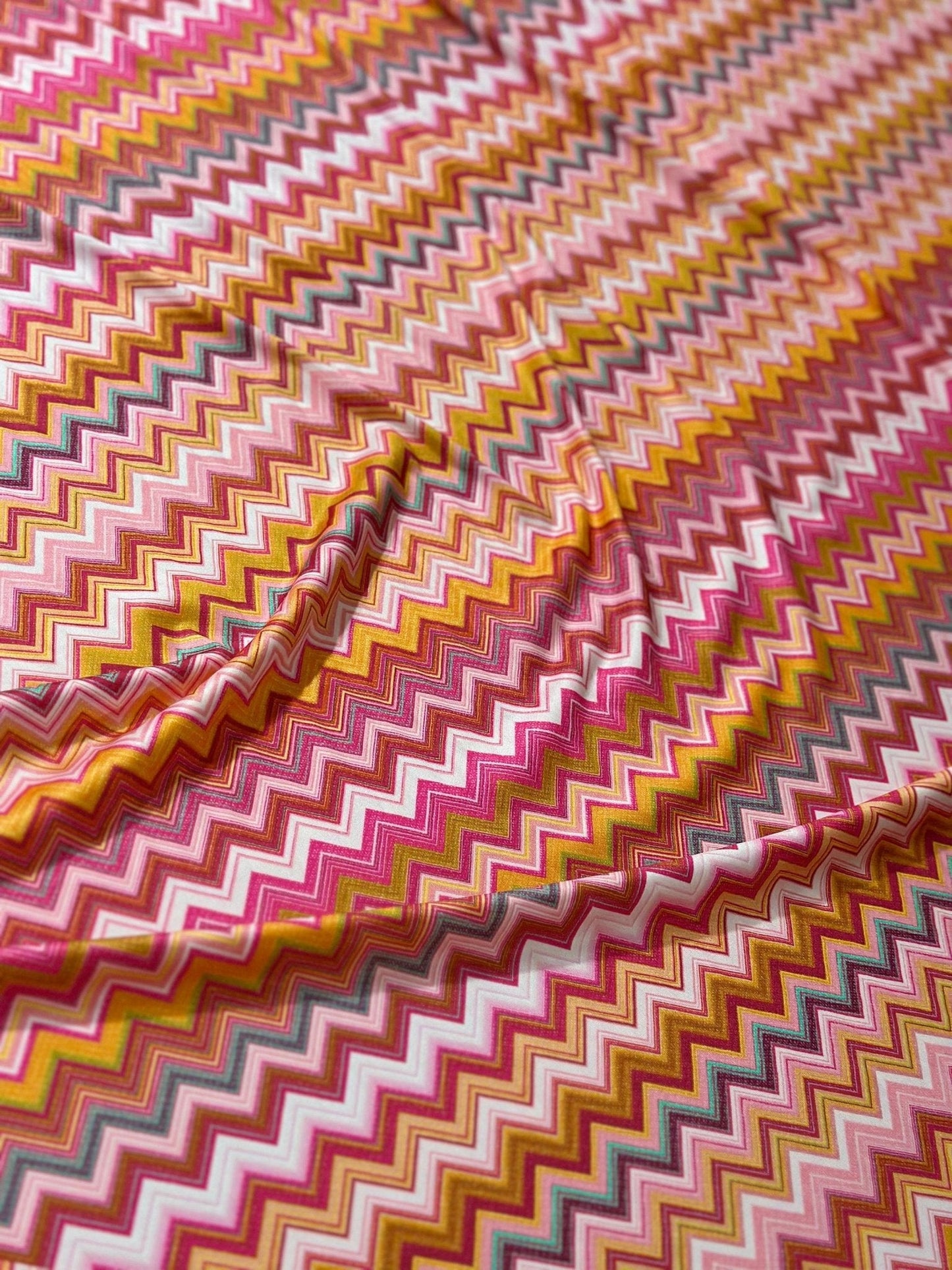 Fabric with Zigzag Pattern for Versatile Use