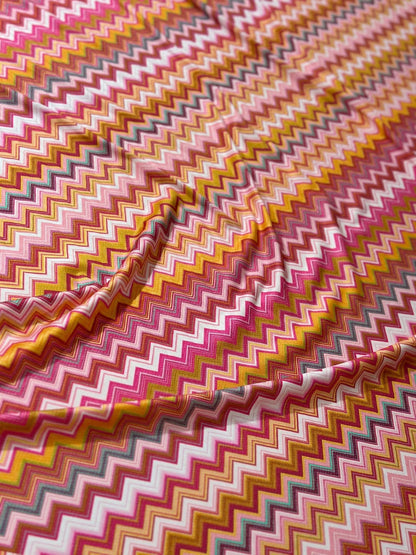 Fabric with Zigzag Pattern for Versatile Use