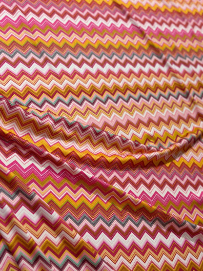 Fabric with Zigzag Pattern for Versatile Use