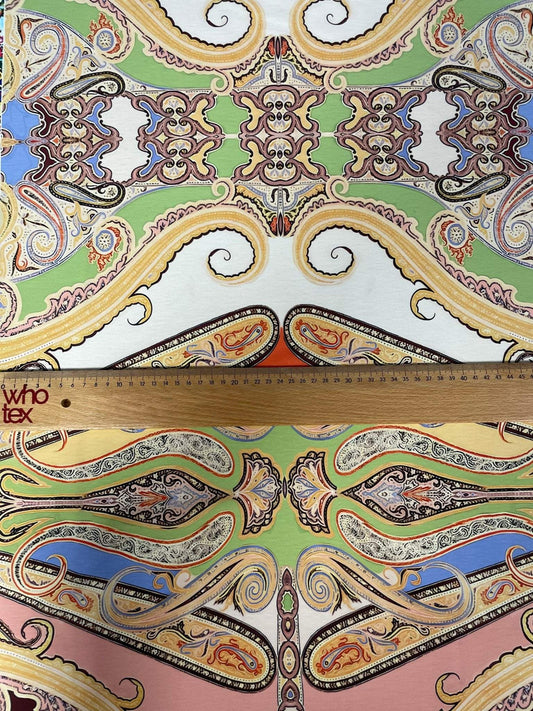 Multicolor Vintage Bohemian Textile with Baroque Details
