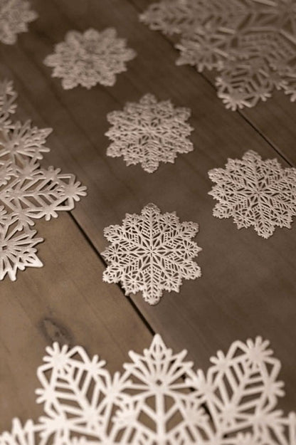 6pc Set Gold Vinyl Snowflake Placemat and Coasters