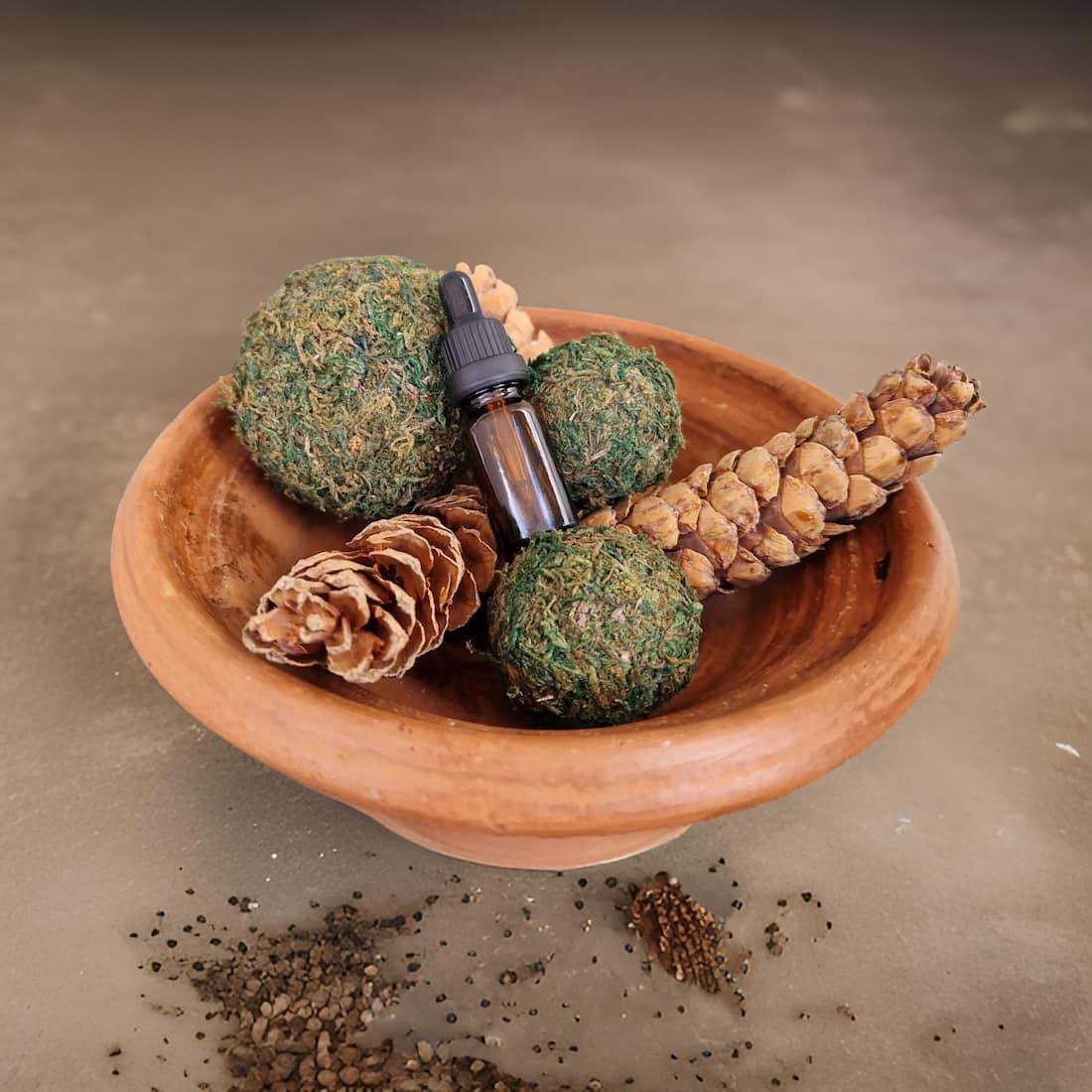 Pine Cone & Moss Ball Potpourri with Fragrance Oil Dropper