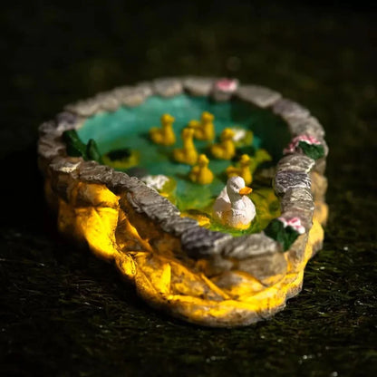 Solar-Powered Pond Family Duck & Ducklings Ornament