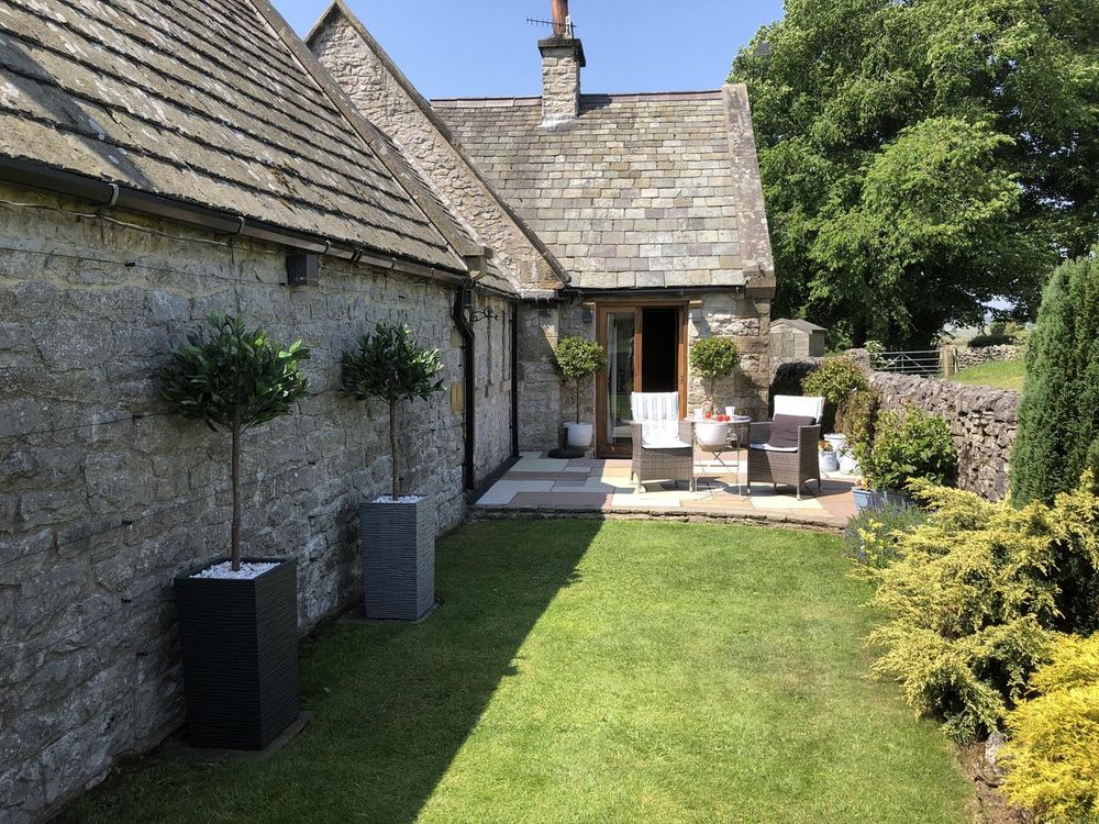 Pair of 120cm (4ft) Plain Stem Artificial Topiary Bay Laurel Ball Trees