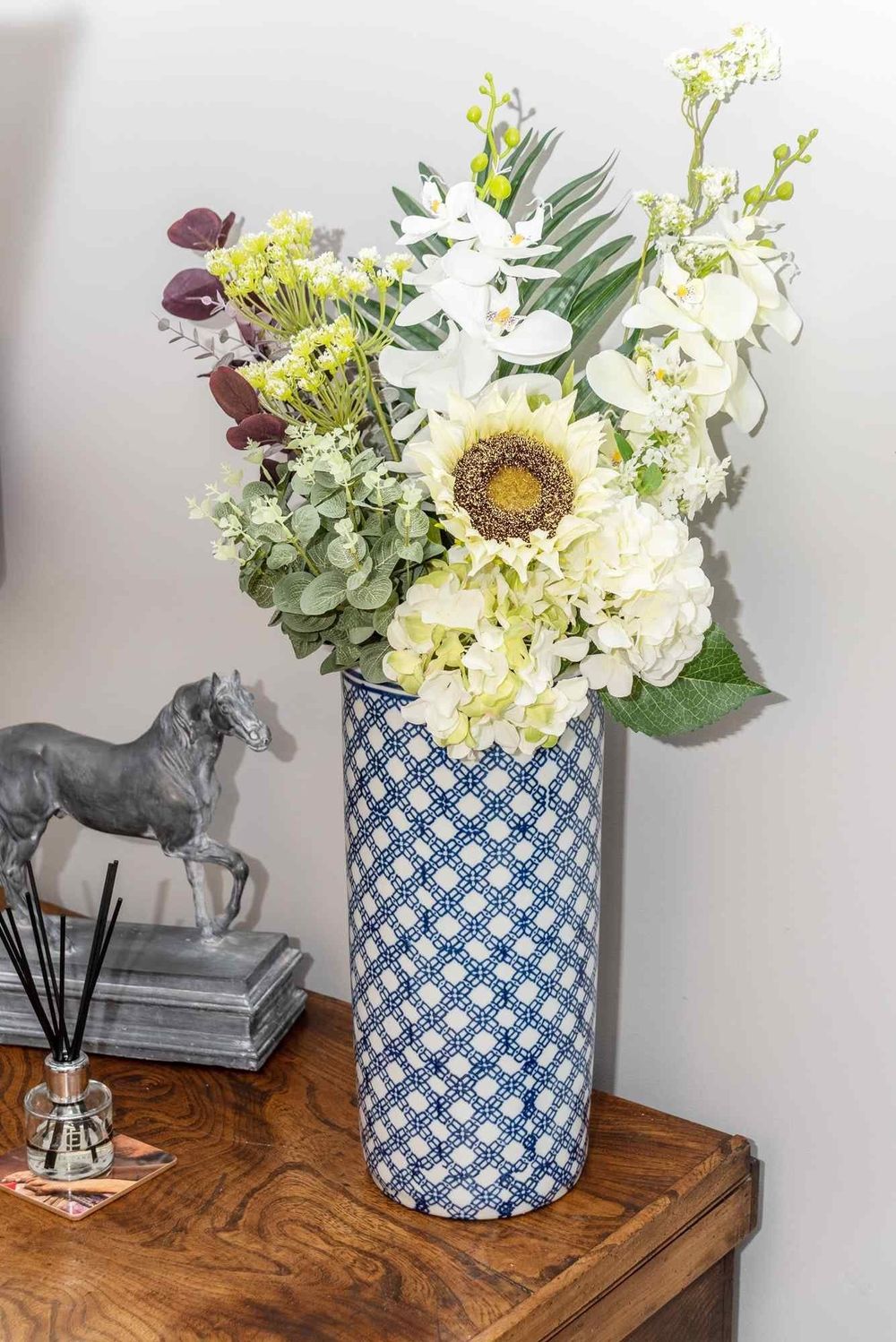 High-Quality Daisy Chain Blue & White Floral Umbrella Stand
