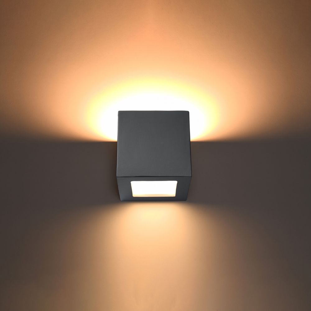 Modern Leo Wall Lamp: Ceramic & Glass Design with E27 Socket