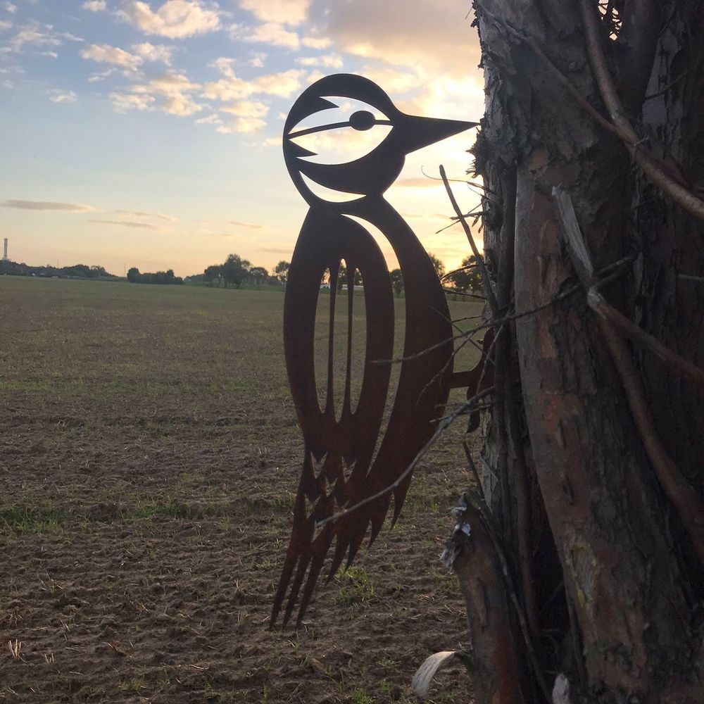 Garden Silhouette Woodpecker Sign: Rustic Home Decoration