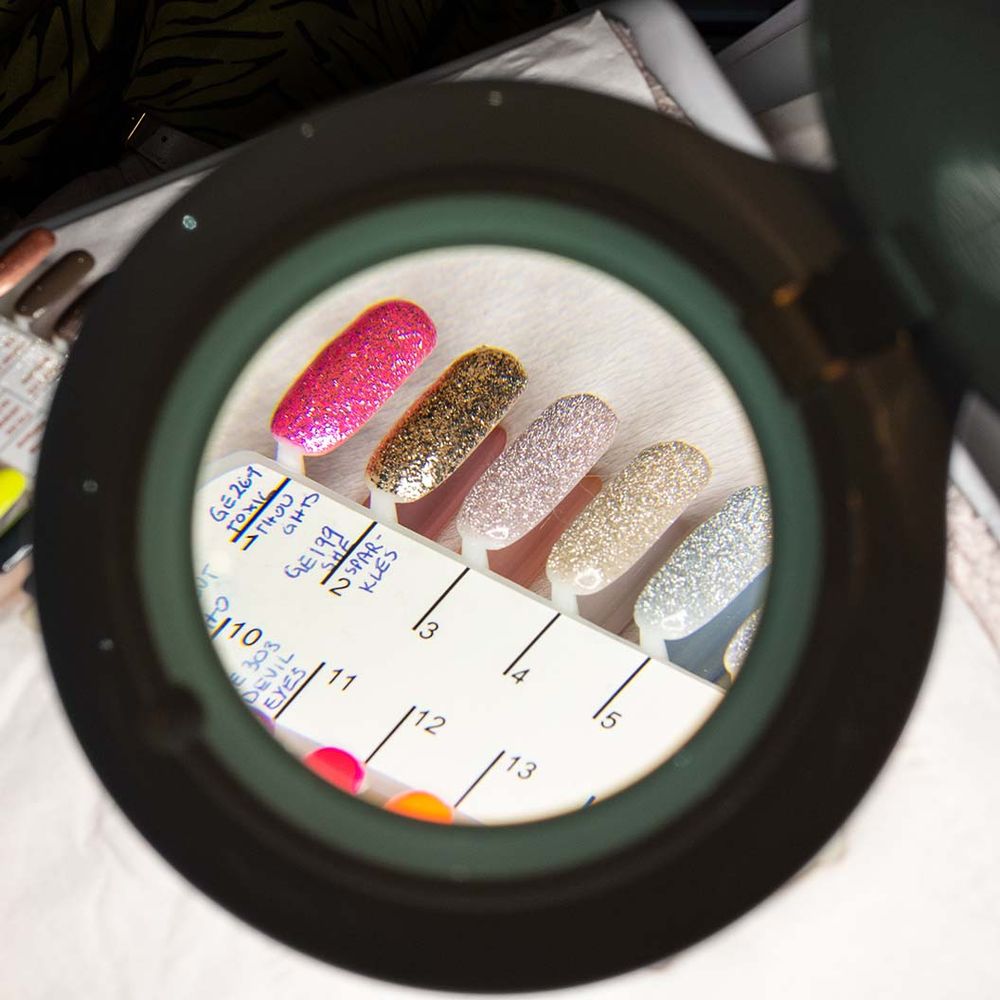 Chameleon Desk Magnifier: 3X Magnification, Dimmable, Flexible Gooseneck