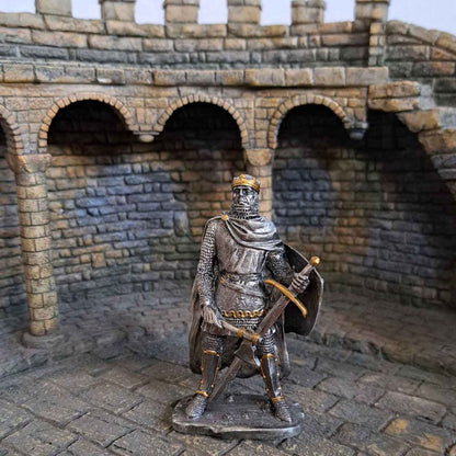 Robert the Bruce Statue with longsword and handaxe 10cm height King of Scots