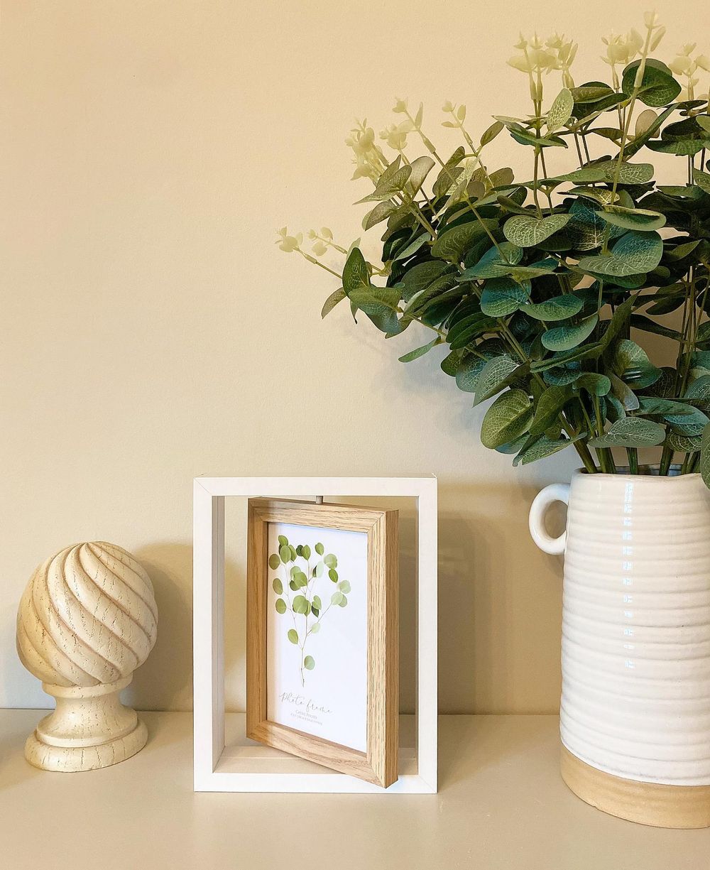 Exquisite Swivel Photo Frame. Dual-Sided Display for 4x6 Photos. Elegant Design. Perfect Home Decor.