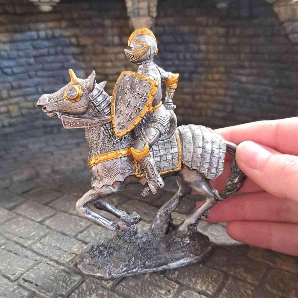 16th Century Mounted Knight Collectable Figure (hand-cast statue sculpture) 10cm Height